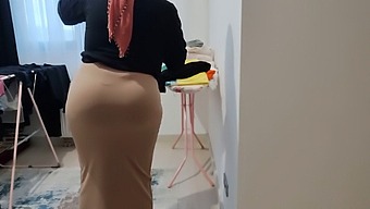 Stepmom'S Voluptuous Derrière Is An Irresistible Desire For Intimate Encounter