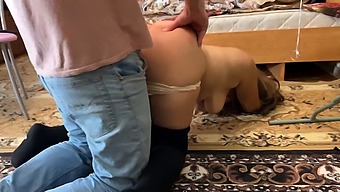 Stunning Stepmom'S Incredible Butt Takes Center Stage In Anal Sex Scene